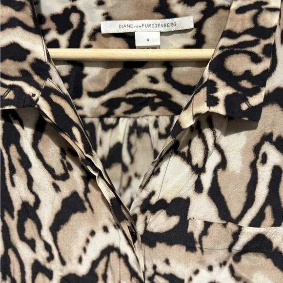 Stunning EUC silk Diane von Furstenberg blouse